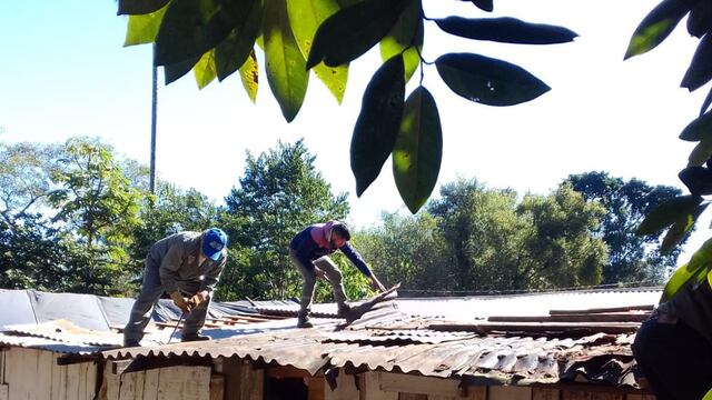Llevan adelante el Programa Techo Digno en Puerto Iguazú.