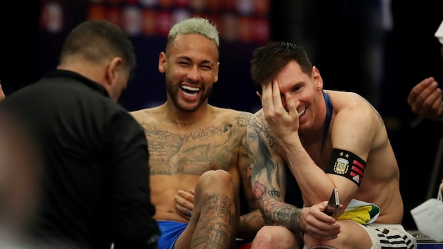 Lionel Messi, a plena risa con Neymar luego de la final de la Copa América.