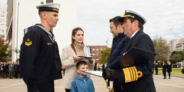 El puntaltense Alejandro Moreira recibió la  “Cruz de Bronce al Mérito Naval” . (Foto: Gaceta Marinera).