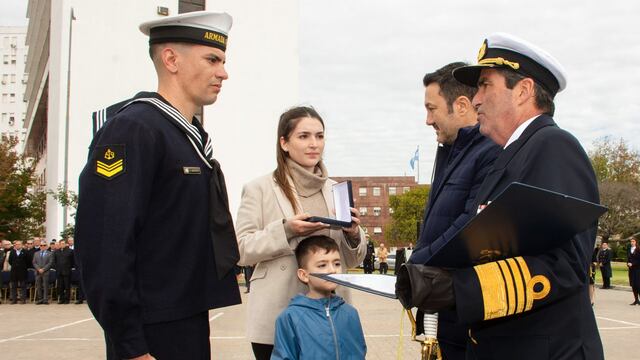 El puntaltense Alejandro Moreira recibió la  “Cruz de Bronce al Mérito Naval” . (Foto: Gaceta Marinera).
