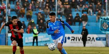 Estudiantes Rio Cuarto se lo empató al final a Defensores de Belgrano (La Voz).