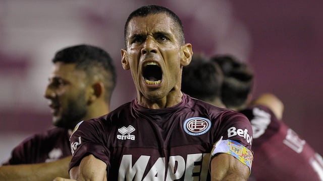 José Sand podría estar jugando su último partido frente al público de Lanús. (Fotobaires)