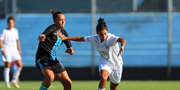 Lourdes Rodríguez controla la pelota, el Pirata está invicto en el torneo de Primera (Prensa Belgrano).