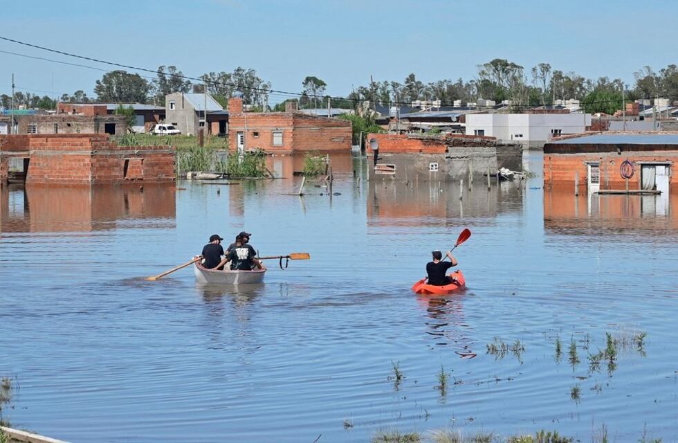 Milei recortó a la mitad los fondos de ayuda por las inundaciones del 7 de marzo en Bahía y Punta Alta