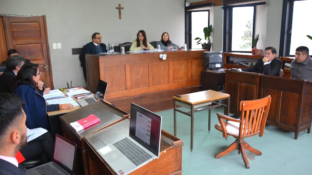 El Tribunal integrado por Salvador Gustavo Ortiz, Carolina Pérez Rojas (presidente de trámite) y Felicia Barrios juzga a Víctor Juárez por el femicidio de Jorgelina Cruz.