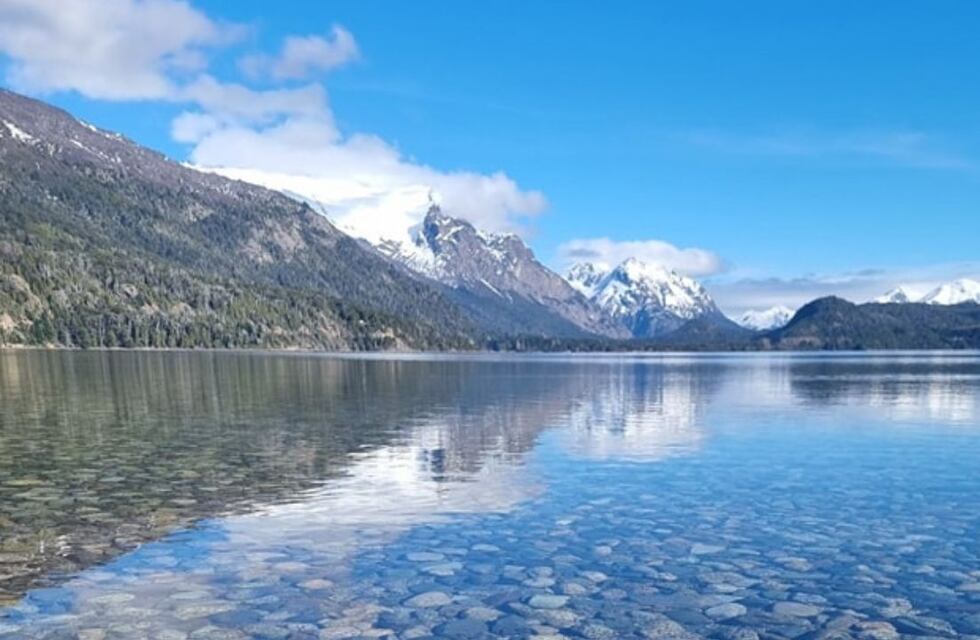 Pájaros carroñeros y basura por doquier: así luce el “Cerro Vertedero”, la montaña menos turística de Bariloche