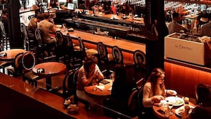 La ocupación en bares y restaurantes está lejos de las buenas épocas del rubro.