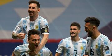 Lautaro Martínez marcó el primero gol de la Selección Argentina frente a Colombia.