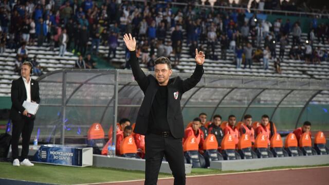 Talleres y River se enfrentan en el estadio Mario Alberto Kempes por la Copa de la Liga Profesional. El recibimiento del público de Talleres y los técnicos Caixinha y Gallardo. (Facundo Luque / La Voz)