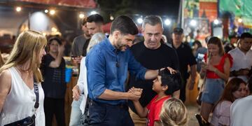 Los funcionarios también pasaron por la Fiesta de Colectividades este fin de semana.