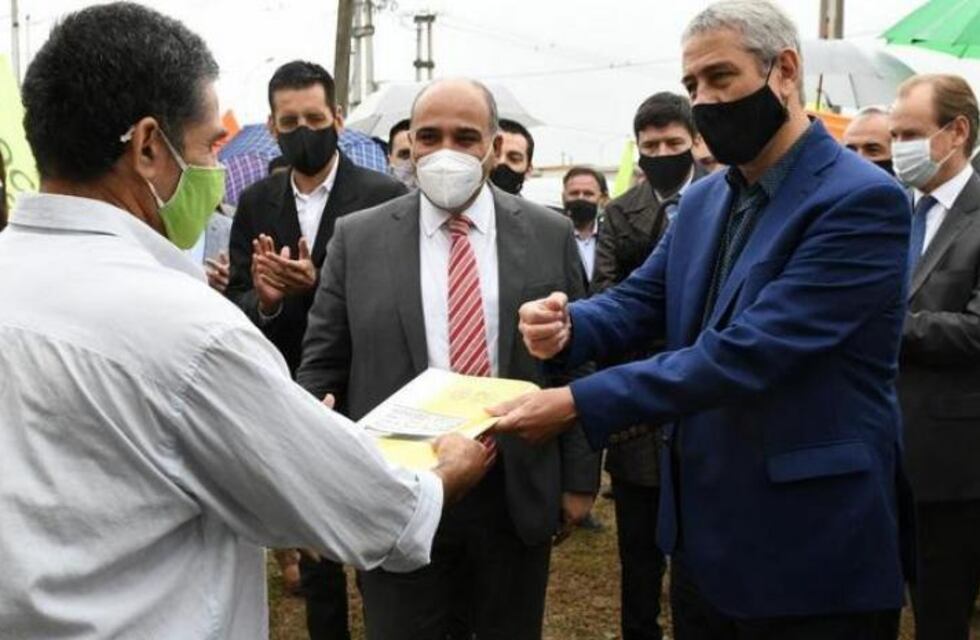 Juan Manzur: “3600 familias van a poder cumplir el sueño del techo propio en plena pandemia”