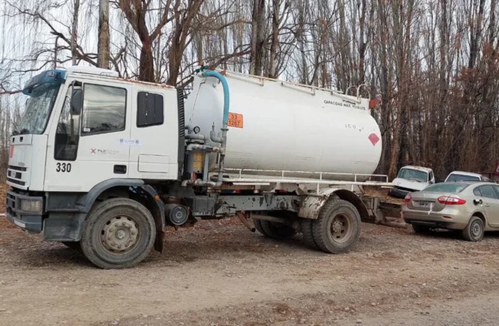 Vio que estaban contaminando un canal en Plottier, los quiso frenar y terminó en terapia intensiva