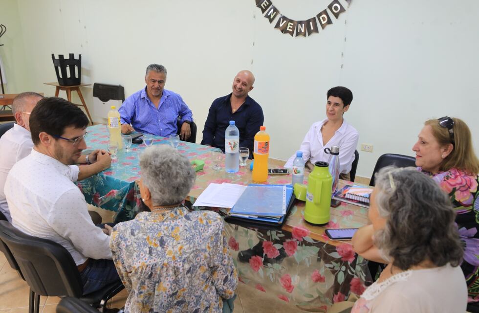 Leonardo Viotti, junto a funcionarios provinciales, visitó entidades que trabajan por la educación para el trabajo