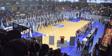 Abanderados y escoltas de numerosos establecimientos educativos jerarquizaron el acto inaugural de los "Juegos Escolares 2023" en Jujuy.
