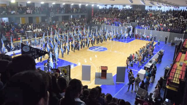 Abanderados y escoltas de numerosos establecimientos educativos jerarquizaron el acto inaugural de los "Juegos Escolares 2023" en Jujuy.