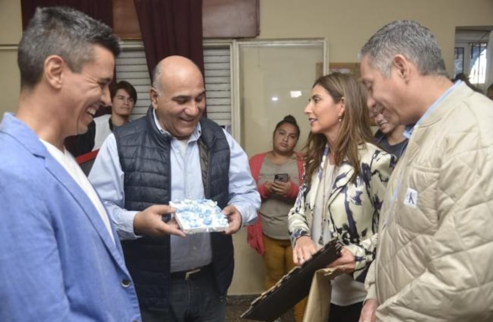 Manzur recorrió emprendimientos sociales en el Barrio Diza