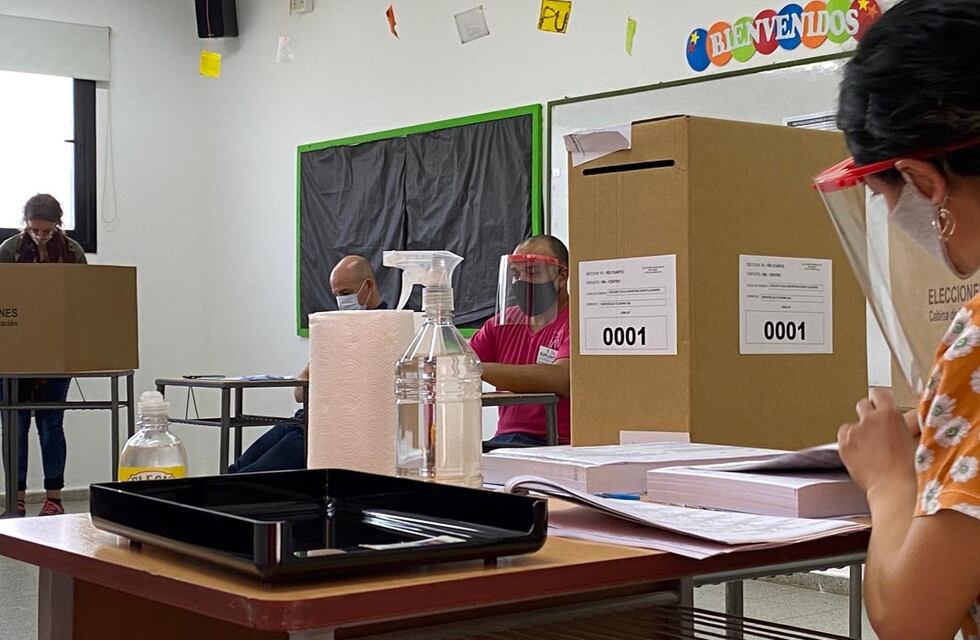 Indignación por una pintada política en la pared de una escuela salteña