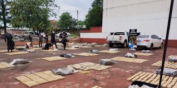 Incautan casi una tonelada de marihuana en una camioneta abandonada en Puerto Rico.
