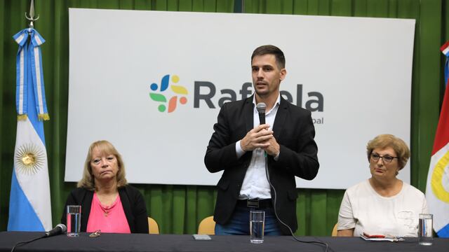 Entregaron becas a estudiantes universitarios