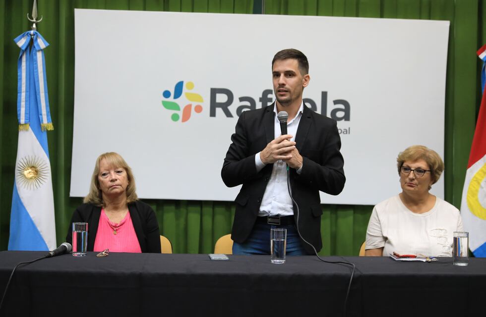 El Intendente entregó 118 becas universitarias