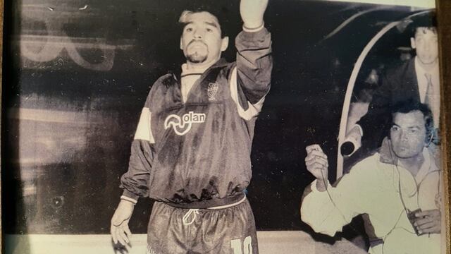 Diego Maradona en Jujuy, la noche del 18 de octubre de 1995, en el estadio "23 de Agosto".