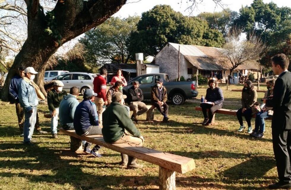 Pequeños productores de Colonia 2 de Abril interesados en el Plan Limón y Proyecto Pasturas