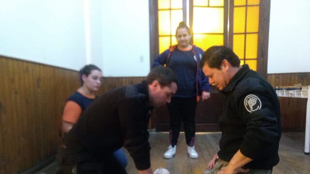 Un penitenciario de Azul le salvó la vida a un compañero que había sufrido una descompensación