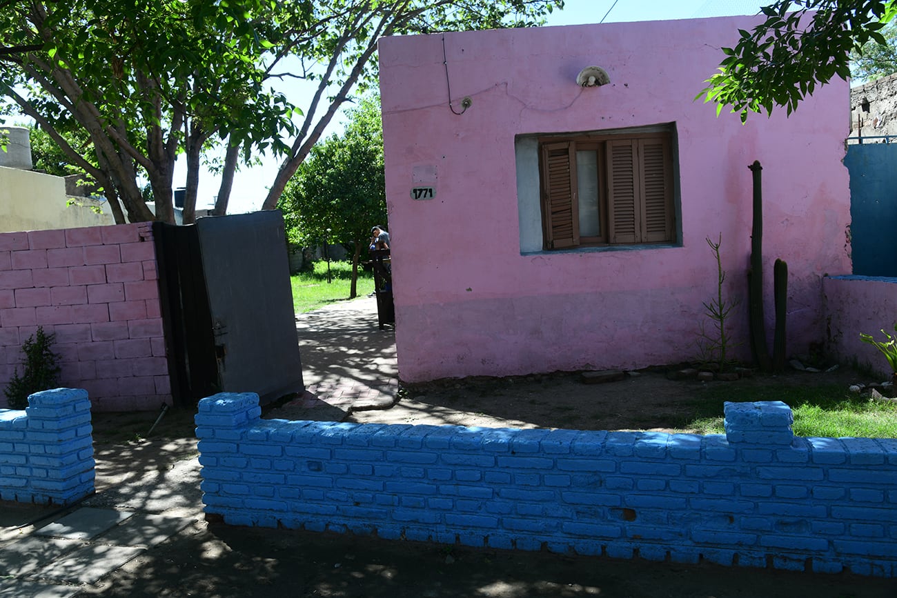 Córdoba. Balearon en la cien a un hombre en un domicilio de calle Graham Bell 1700, Ameghino Norte. (Ramiro Pereyra / La Voz)