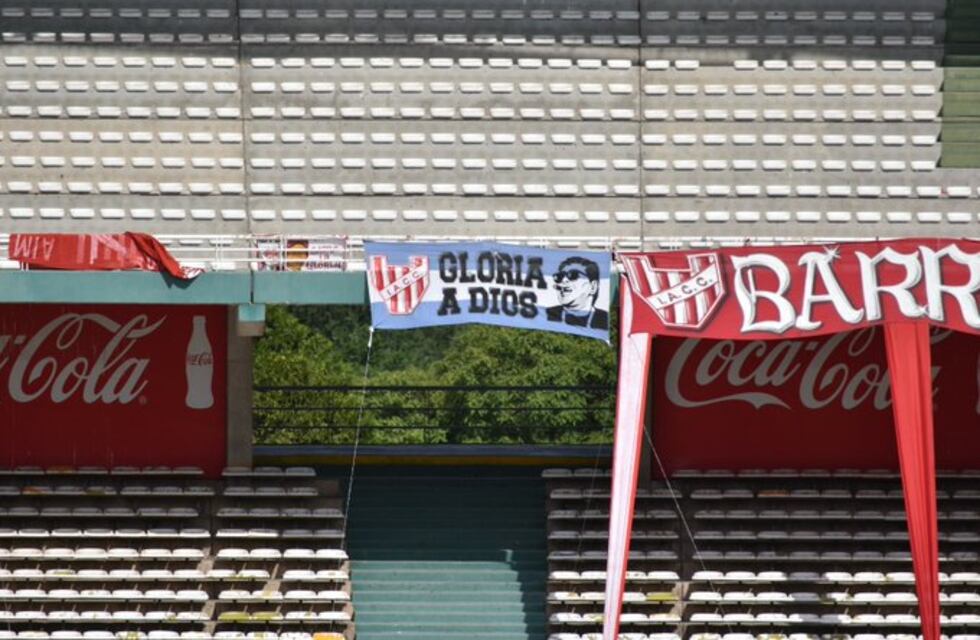 Banderazo de hinchas de Instituto para el debut en el Kempes