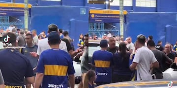 El momento de la piña quedo registrado y se hizo viral.