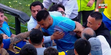 Chiquito Romero insultó y a un plateista de Boca que reprobó la actuación de Boca. / Gentileza.