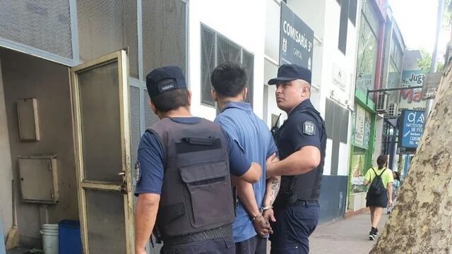 Detenido por la policía, por violencia de género.