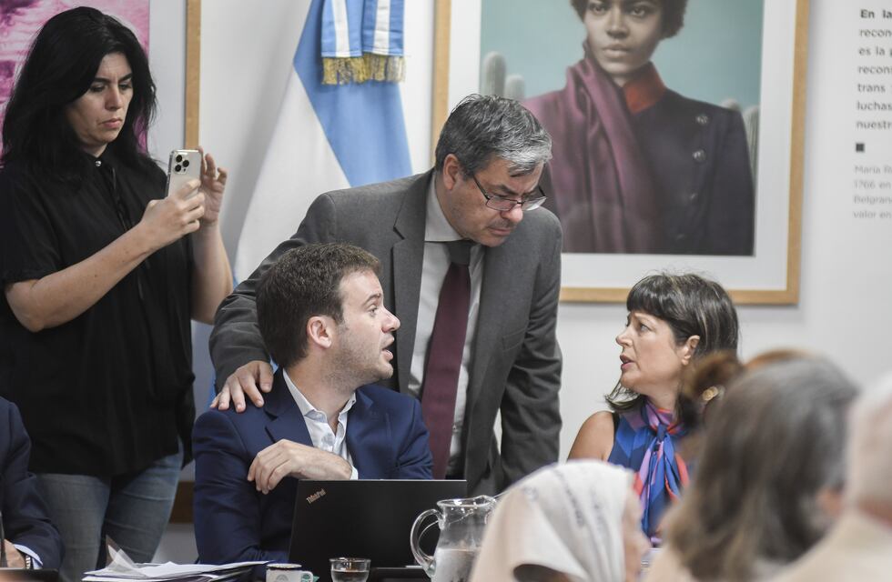 Tras el avance en la Comisión de Juicio Político, qué pasos le quedan al Gobierno en el Congreso