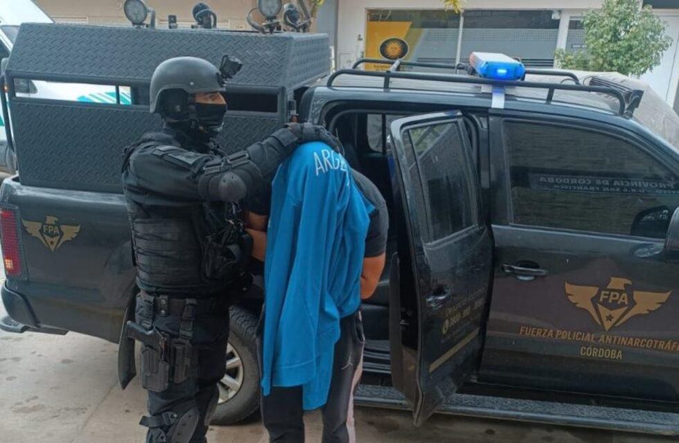 Tránsito: dos hombres detenidos por venta de estupefacientes en dos puntos de expendio
