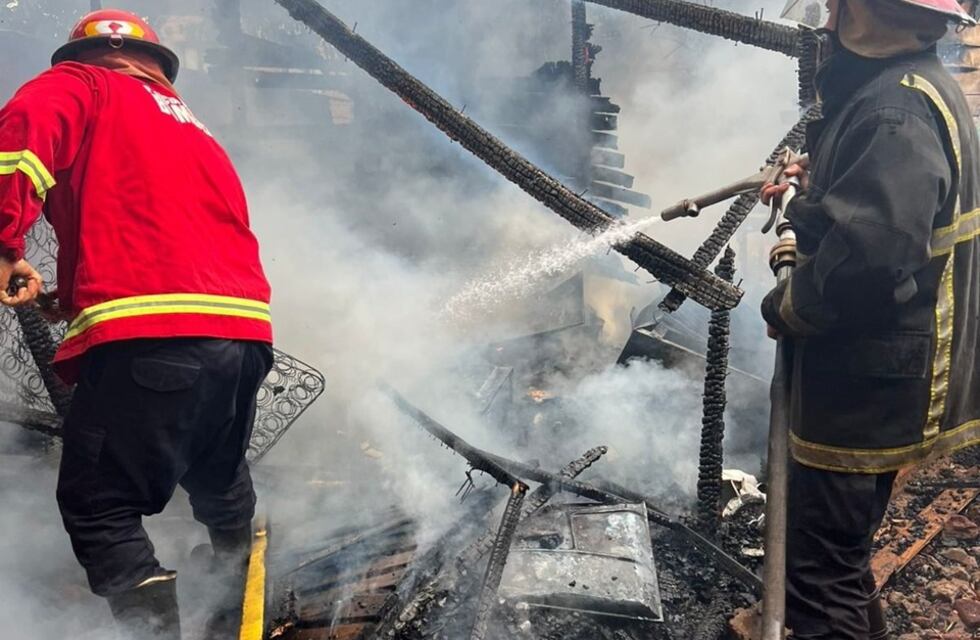 Oberá: una vivienda de madera fue consumida por un incendio en el barrio Norte