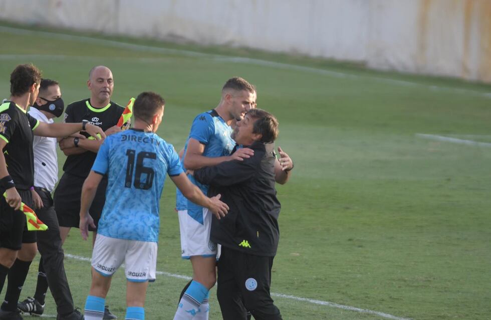 Caruso Lombardi ofreció su renuncia pero este lunes dirigirá la práctica de Belgrano