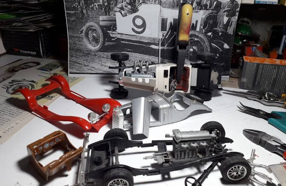 Quién es Gabriel, el artesano que restaura juguetes de todo tipo en Córdoba