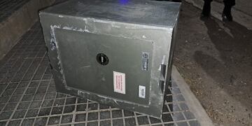 La Policía recuperó una caja de seguridad robada de un Rapipago.