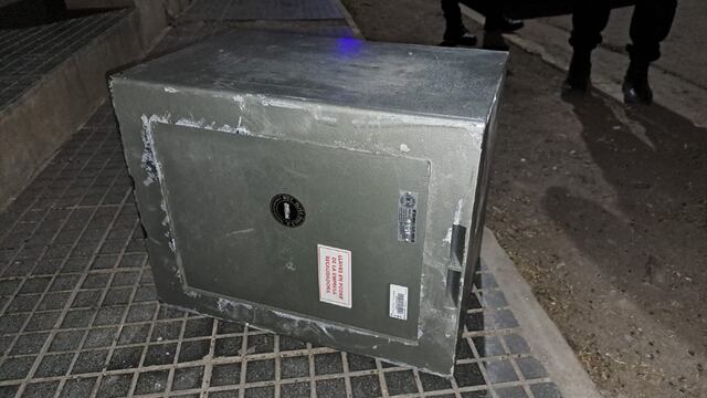 La Policía recuperó una caja de seguridad robada de un Rapipago.
