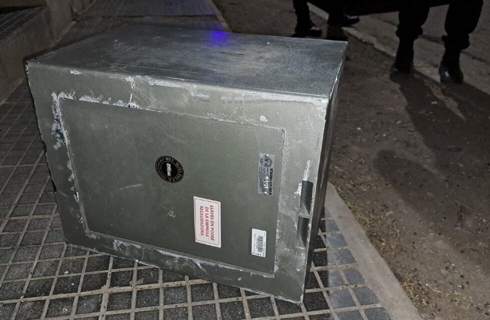 Córdoba: se llevaron una caja de seguridad de un Pago Fácil en una camioneta robada