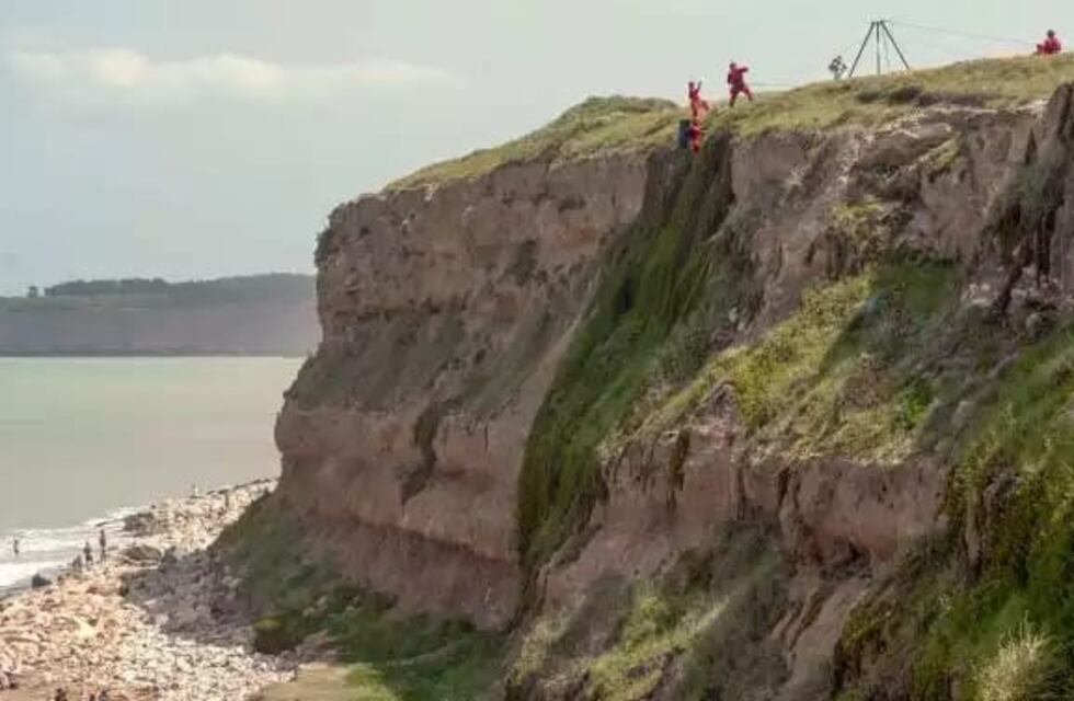 Un simulacro de Defensa Civil en Acantilados terminó con un rescate real