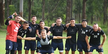 El plantel de Gimnasia de Jujuy, listo para afrontar una nueva jornada en la Primera Nacional. Con el apoyo de su gente, buscará sumar de a tres en el “23 de Agosto”.