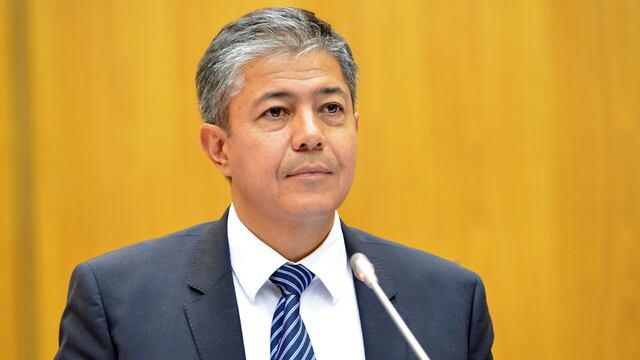 Previo al inicio como gobernador en Neuquén, Rolando Figueroa visitó al Papa Francisco en Roma.