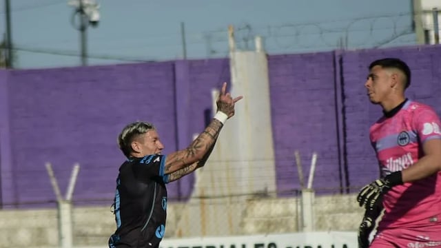 Renzo Reynaga, de penal, anotó el gol del triunfo para Estudiantes de Río Cuarto, que va por más.