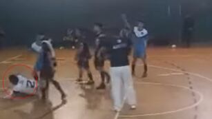Un jugador de futsal quedó inconsciente tras recibir un cabezazo durante un partido en Corrientes.
