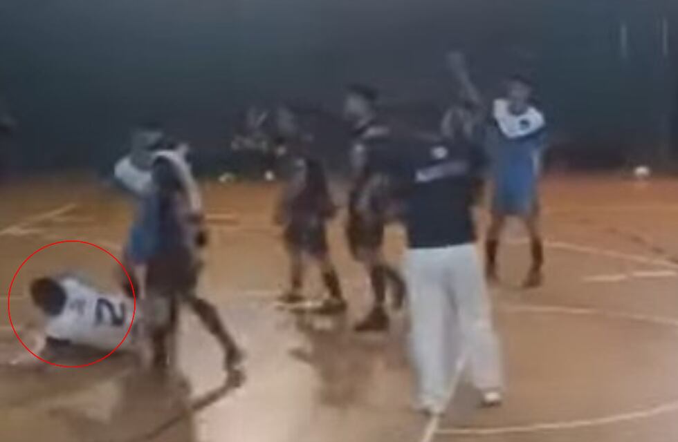 Violencia en Corrientes: un jugador de futsal quedó inconsciente tras recibir un cabezazo durante un partido