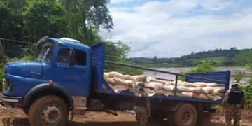 El Soberbio: secuestran cargamento de soja ilegal.