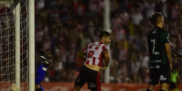 Gabriel Graciani, volante con gol de Instituto, que "agita" en todo sentido (Foto: Facundo Luque).