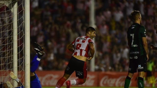 Gabriel Graciani, volante con gol de Instituto, que "agita" en todo sentido (Foto: Facundo Luque).