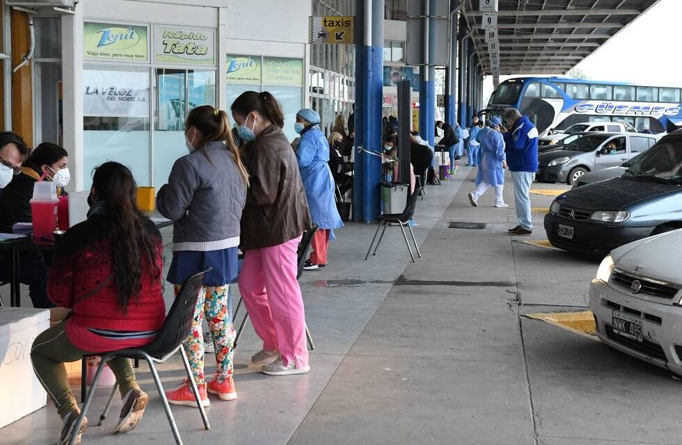 Multitudinario operativo de vacunación